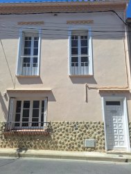 Maison de village Beaux volumes + cour intérieure arborée sans vis à vis - Salses-le-Château (66600)