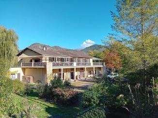 Maison d'hôtes ou familiale avec gîte meublé indépendant - Tarascon-sur-Ariège (09400)
