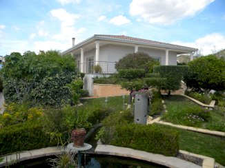 IL EST CONSEILLER DE VISITER CETTE MAGNIFIQUE VILLA 156 m² ET UN SOUS-SOL DE 180 m² - Puissalicon (34480)