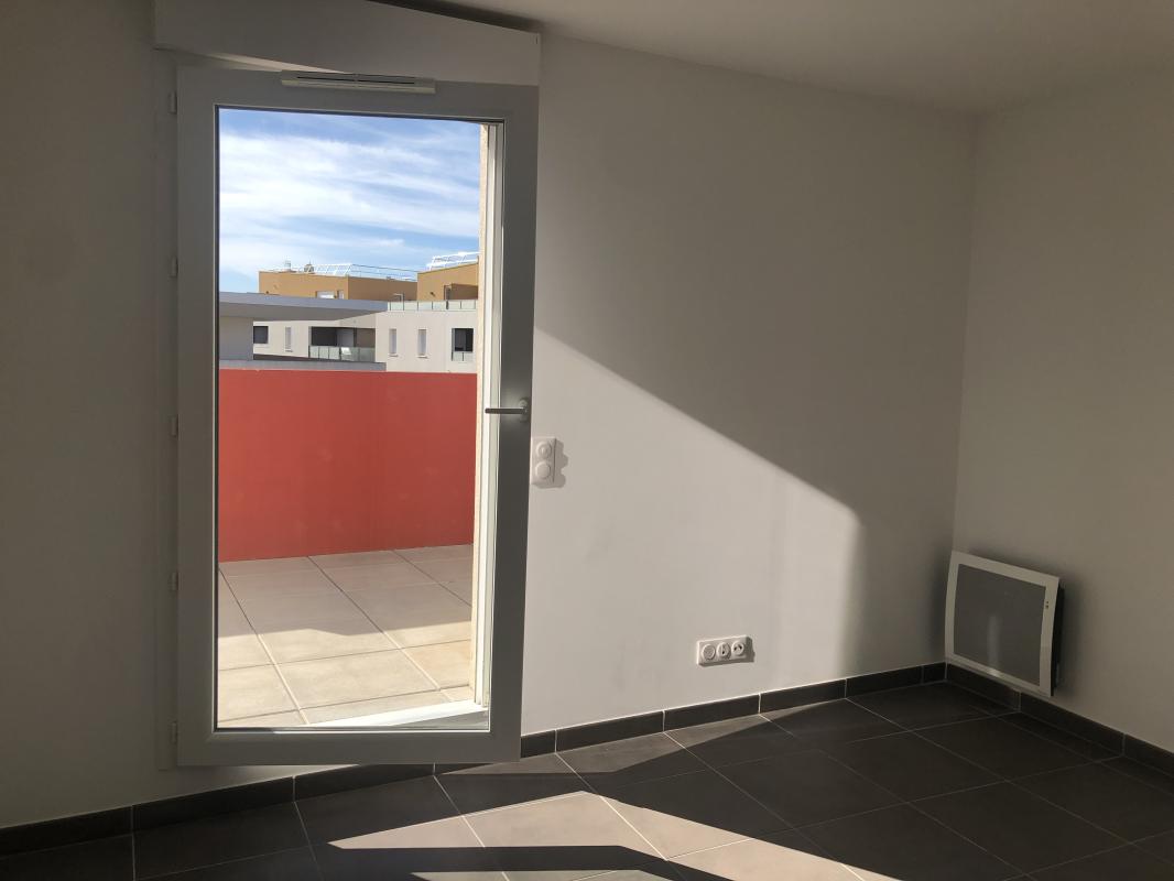 Appartement F3 de 69 m² + Terrasse 46 m² - Photo 15 - Nîmes