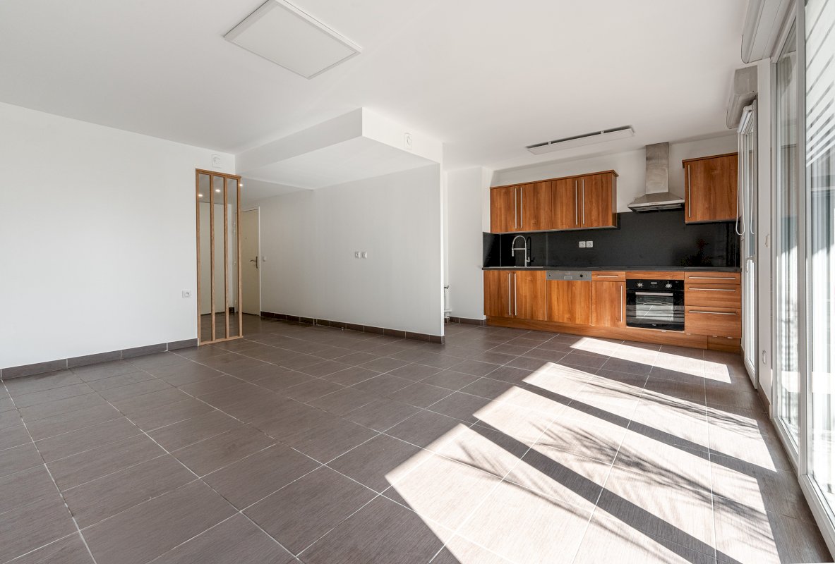 Grand T3 lumineux, traversant avec terrasse et garage compris. Résidence récente (secteur Nouvelle mairie / Port Marianne). Etat neuf - Photo 1 - Montpellier
