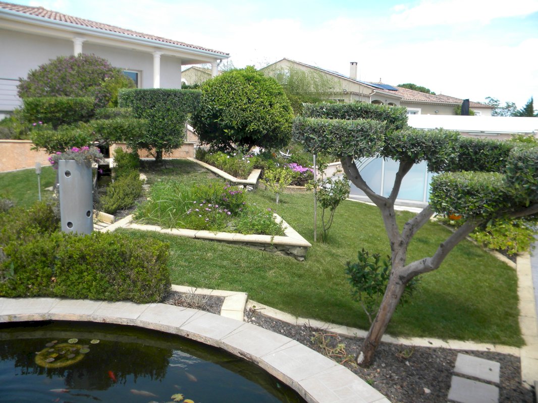  IL EST CONSEILLER DE VISITER CETTE MAGNIFIQUE VILLA 156 m² ET UN SOUS-SOL DE 180 m² - Photo 2 - Puissalicon