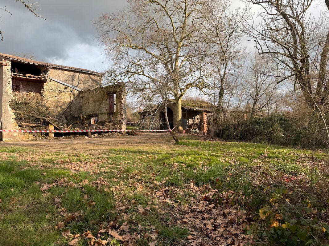 Corps de ferme à rénover - Photo 3 - Lasgraisses