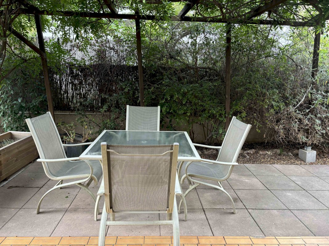 Belle villa de 7 pièces sur 2 niveaux avec piscine au pied des vignes - Photo 3 - Cournonsec