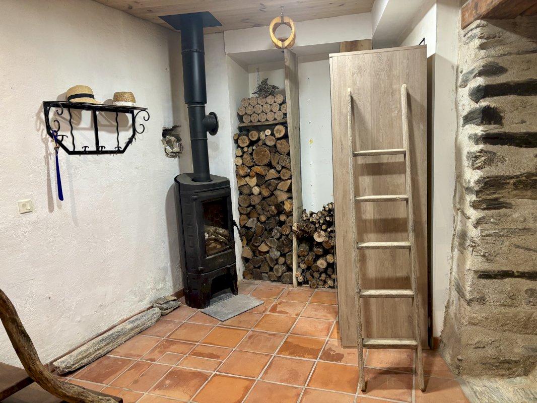 SUPERBE MAISON DE VILLAGE ENTIEREMENT RENOVÉE A RIGARDA + Magnifique terrain non attenant de 1200 m² au bord de la Rivière - Photo 4 - Rigarda