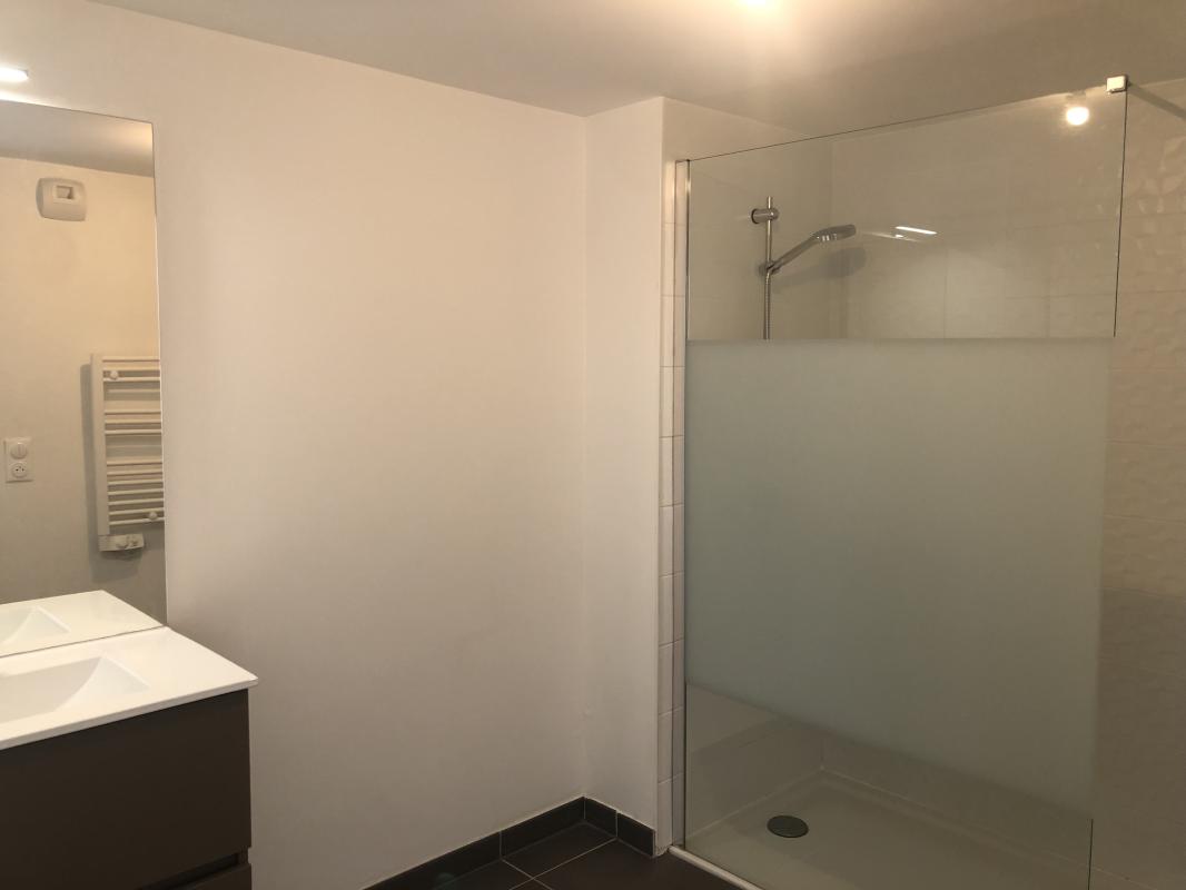 Appartement F3 de 69 m² + Terrasse 46 m² - Photo 5 - Nîmes