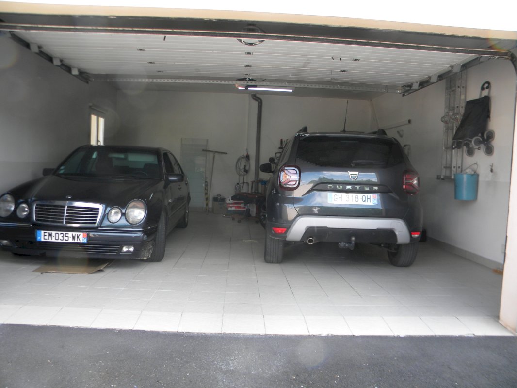  IL EST CONSEILLER DE VISITER CETTE MAGNIFIQUE VILLA 156 m² ET UN SOUS-SOL DE 180 m² - Photo 5 - Puissalicon