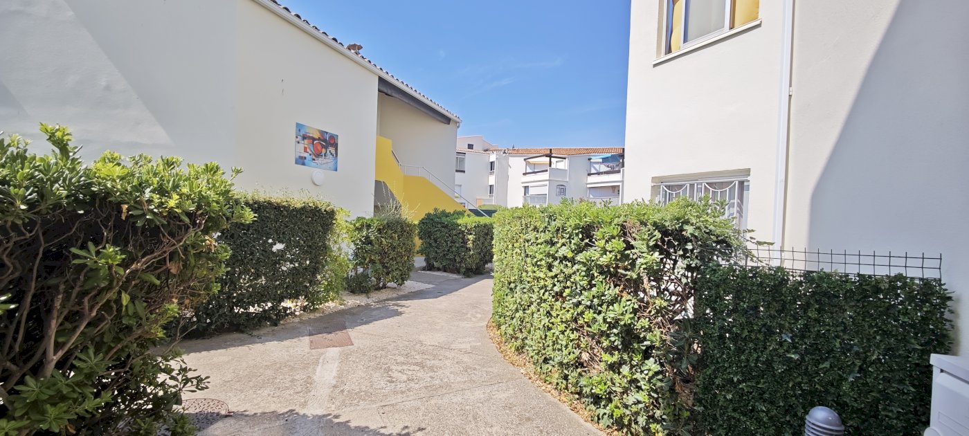 Cap d'Agde : Studio Cabine 5 couchages. 20 m² (30 m² avec mezzanine). Piscine. 1er ligne mer - Photo 5 - Cap d'Agde