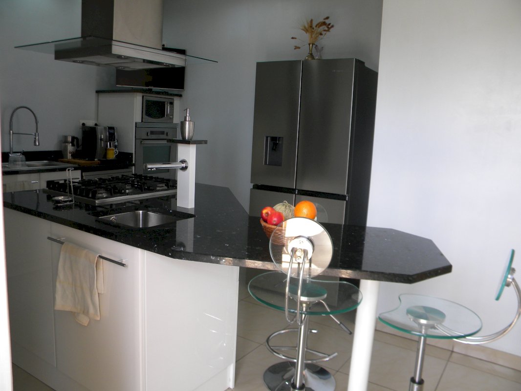  IL EST CONSEILLER DE VISITER CETTE MAGNIFIQUE VILLA 156 m² ET UN SOUS-SOL DE 180 m² - Photo 6 - Puissalicon