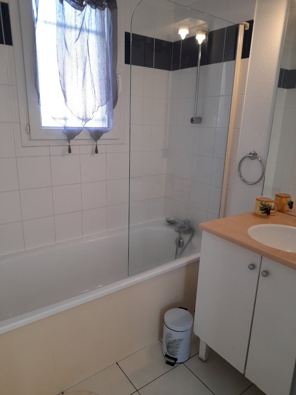 Appartement T3 | Petit cocon dans résidence de vacance avec piscine - Photo 7 - Saint-Geniez-d'Olt