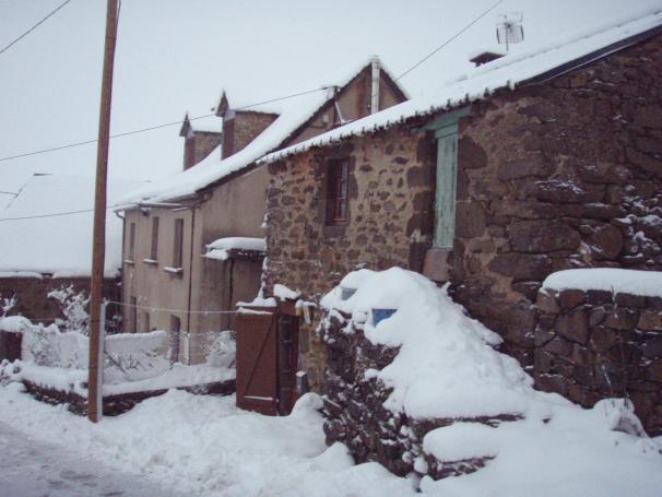 A VENDRE BELLE PETITE MAISON TRES ANCIENNE DE CAMPAGNE EN PIERRE - Photo 8 - Saint-Chély-d'Aubrac