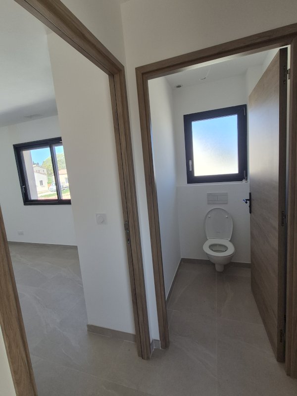 Belle villa contemporaine 135 m² sans vis à vis 500 m² de terrain - Photo 8 - Arpaillargues-et-Aureillac