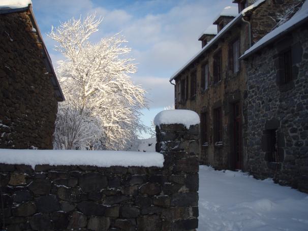 A VENDRE BELLE PETITE MAISON TRES ANCIENNE DE CAMPAGNE EN PIERRE - Photo 9 - Saint-Chély-d'Aubrac