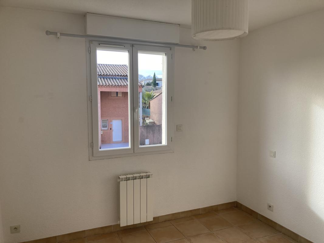 UZÈS - Appartement avec terrasse et place de parking numérotée  - Photo 9 - Uzès
