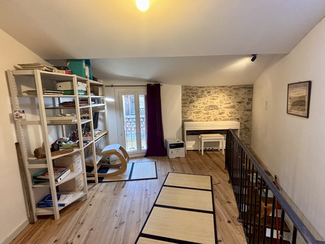 SUPERBE MAISON DE VILLAGE ENTIEREMENT RENOVÉE A RIGARDA + Magnifique terrain non attenant de 1200 m² au bord de la Rivière - Photo 9 - Rigarda